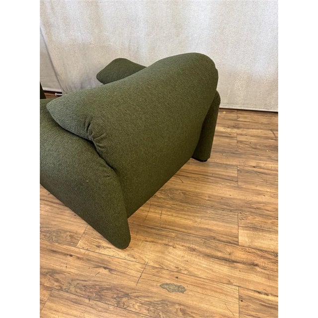 Mid-Century Modern Pair of Maralunga Style Lounge Chairs For Sale - Image 3 of 6