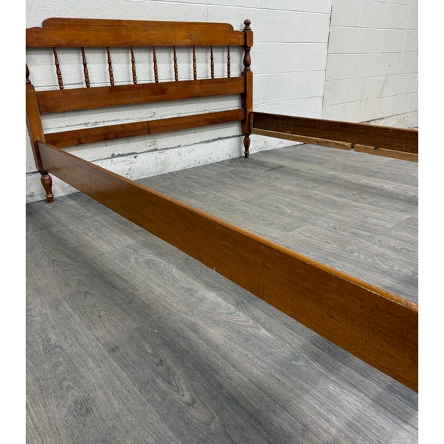 Vintage Full Size Early American Colonial Jenny Lind Spindle Bed For Sale - Image 10 of 16