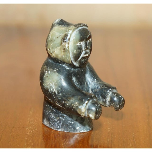 Fine Alex Patsauq 1917 Signed Serial Number Inuit Eskimo Soapstone Kayak Carving For Sale - Image 15 of 18