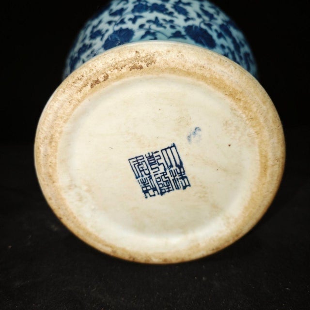 Late 20th Century Pair of Chinese Blue and White Interlocking Lotus General’s Ginger Jars, Chinoiserie Lidded Urns For Sale - Image 5 of 10