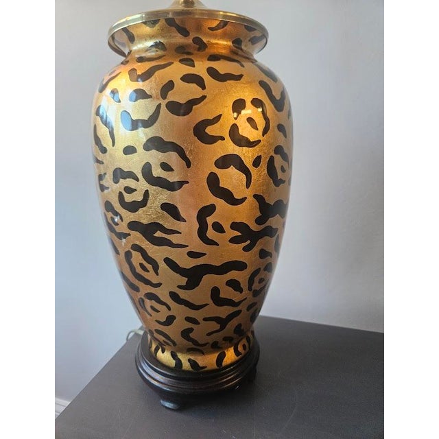 Beautiful leopard print table lamp in very good condition. It's in working order, light oxidation to brass, no cracks....