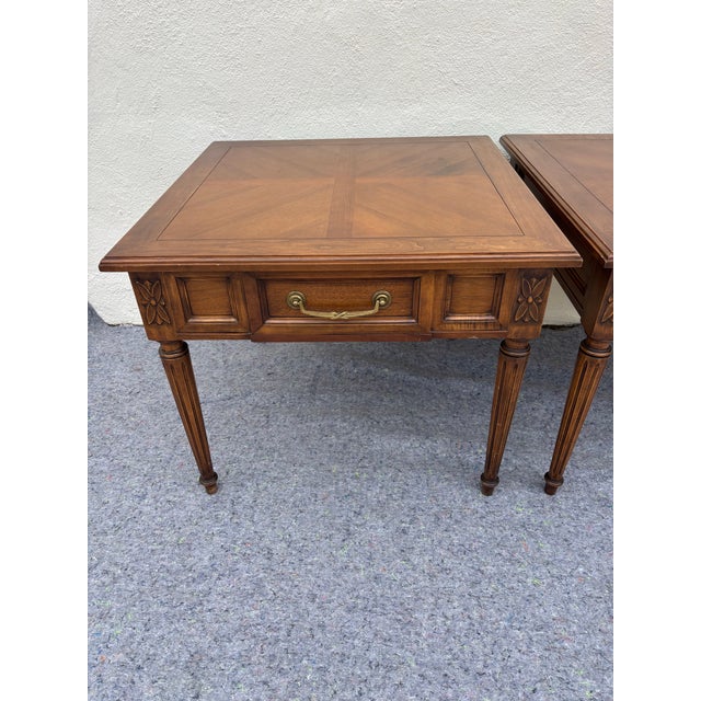 Vintage Pair of Hekman Side / End Tables in Excellent Condition. Very minimal household wear. Sturdy. H: 21 inches WxD:...