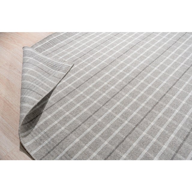 10x14 Timeless Celia Gray Kilim Minimalist Grid Modern Flatweave Wool Carpet Rug For Sale - Image 4 of 10