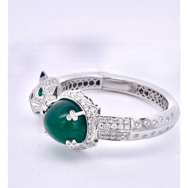 Green Emerald Diamond Onyx Panthere Bracelet With Large Cabochon Emerald 29.78 CTS For Sale - Image 8 of 12
