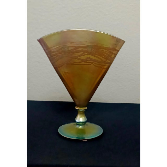Art Nouveau Antique Frederick Carder Steuben Gold Aurene Green Leaf Vine Art Nouveau Fan Vase #6297 For Sale - Image 3 of 12