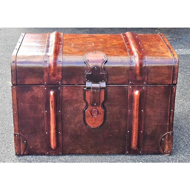 Traditional 20th Century Large Felt Lined Leather Trunk For Sale - Image 3 of 15