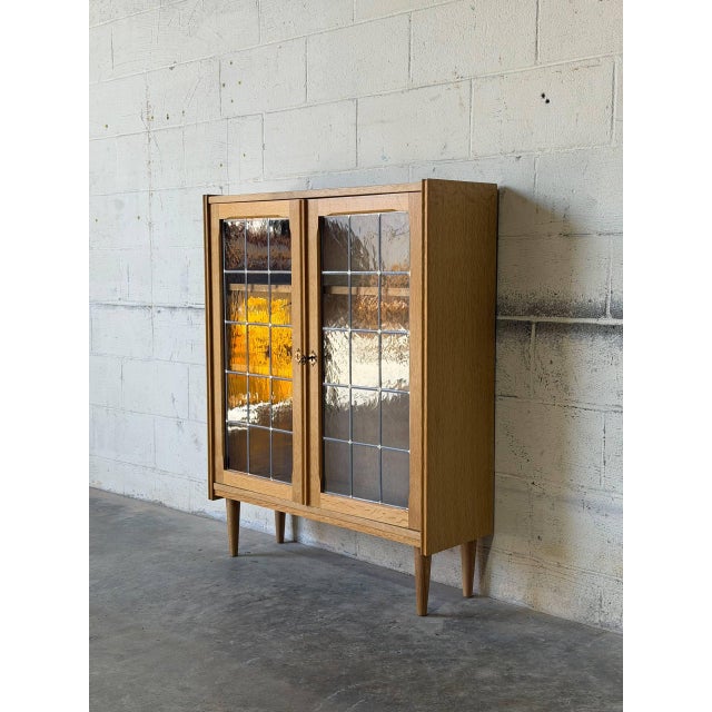 Mid-Century Modern Oak Leaded Glass 2-Door Bookcase Vintage Mid-Century Modern 1970s For Sale - Image 3 of 11