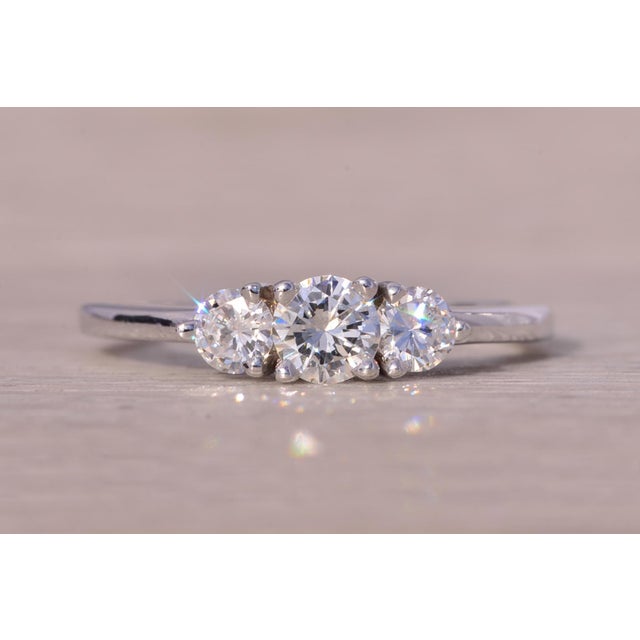 The Praggo: Three Stone Natural Diamond Ring in White Gold For Sale - Image 4 of 11