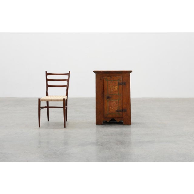 A charming and authentic example of rural French craftsmanship, this small 18th‑century oak cabinet carries the quiet...