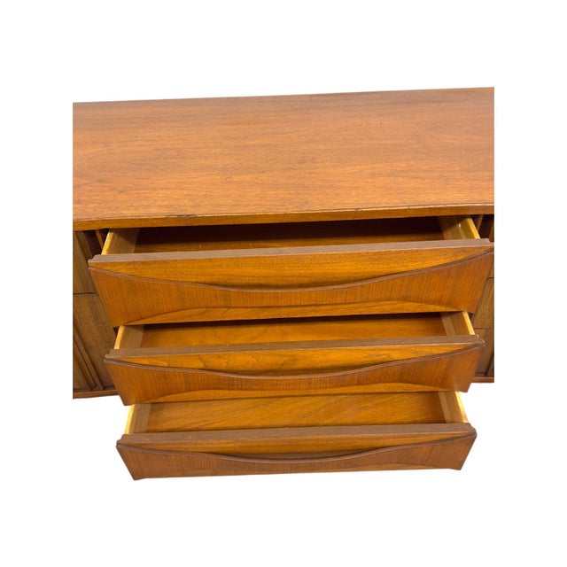 Wood Vintage Mid Century Modern Solid Walnut 9- Drawer Dresser’ With Bent Wood Handles & Brutalist Accents. For Sale - Image 7 of 8