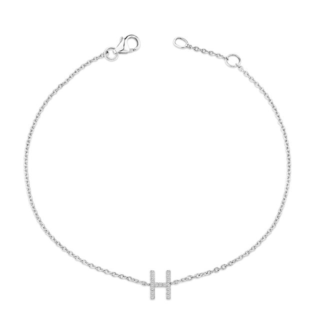Immerse yourself in the understated elegance of this 10K white gold bracelet, rhodium-plated for an enrapturing shimmer...