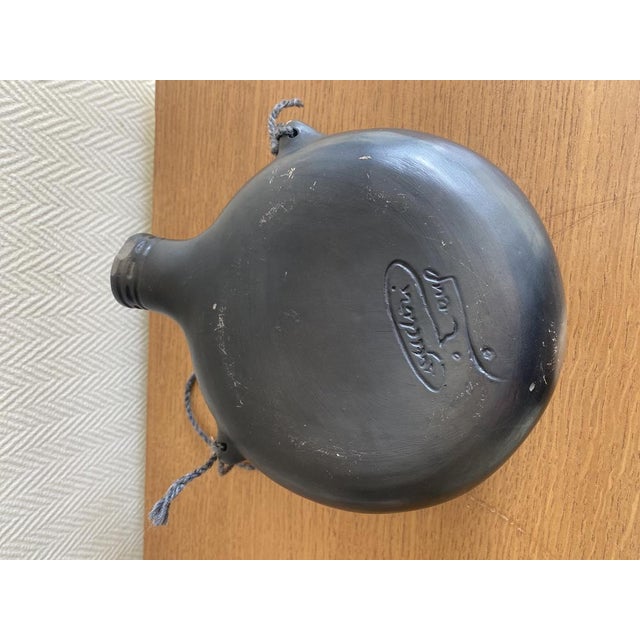1920s Andean Blackware Ceramic Canteen with Zoomorphic Relief, South America, 20th Century For Sale - Image 5 of 9