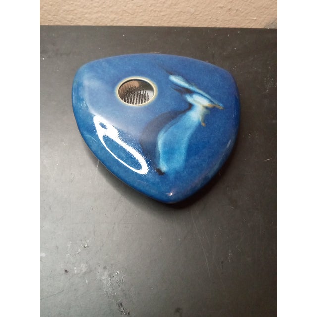 1970s Exquisite Signed Georgetown Art Studio Pottery Ikebana Vase W/ Flower Frog For Sale In Dallas - Image 6 of 8