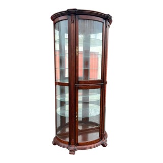 1990s Pulaski Bowed Glass Illuminated Curio Cabinet,Traditional Cherry Display Case For Sale