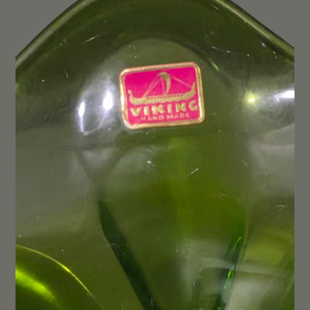 1960s Vintage Mid-Century Modern Viking Glass Avocado Green Ruffled Edge Pedestal Compote Bowl For Sale - Image 5 of 8