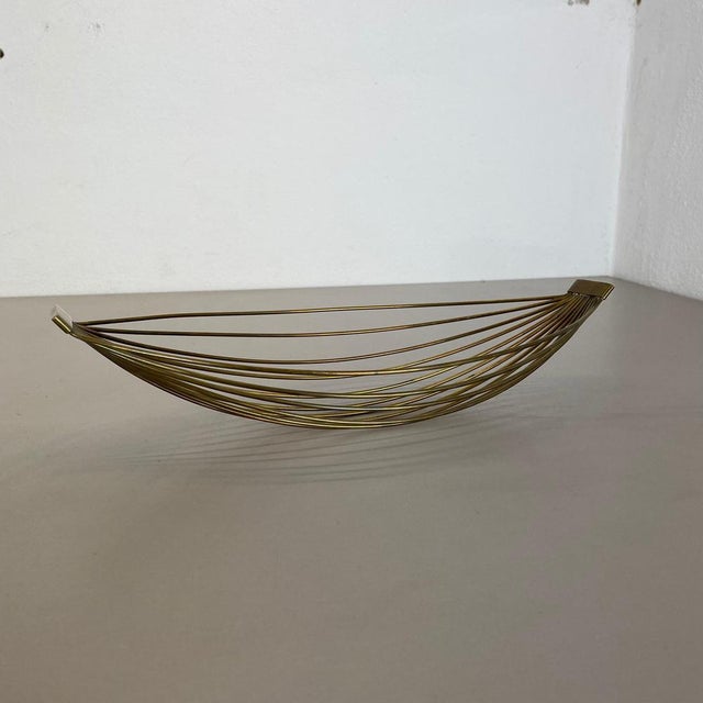 Carl Auböck Large Minimalist Brass Fruit Bowl Shell from Carl Auböck, Austria, 1950s For Sale - Image 4 of 18