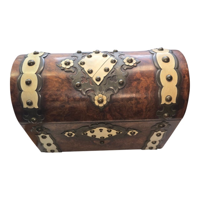 Late 19th Century Victorian Walnut Burl Tea Caddy For Sale