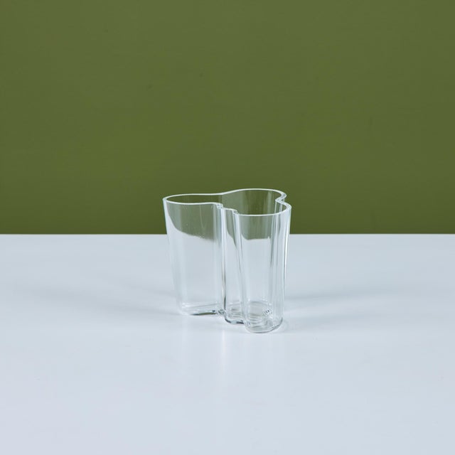 Transparent Alvar Aalto for Iittala Petite Glass Vase For Sale - Image 8 of 11