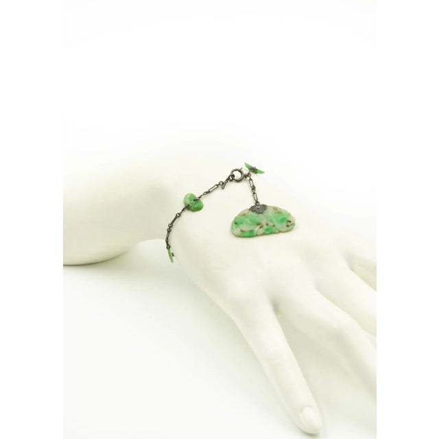 Early 20th Century Antique Art Deco Carved Jade Leaf Sterling Silver Charm Pendant Bracelet For Sale - Image 5 of 6