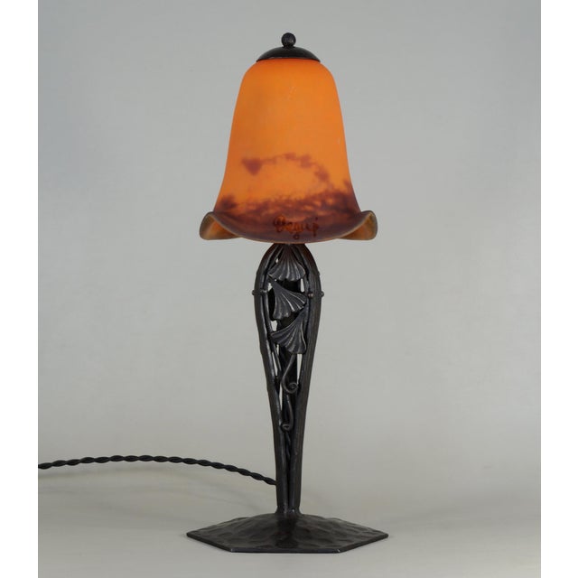 Art Deco 1920s French Art Deco Degue Orange Mottled Glass Wrought Iron Table Lamp For Sale - Image 3 of 10