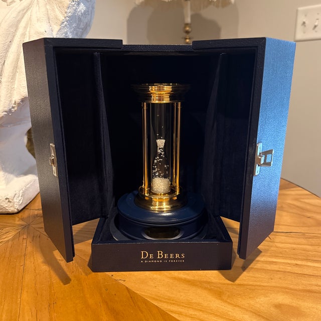 De Beers Diamond Hourglass - 36 Carats For Sale - Image 12 of 12