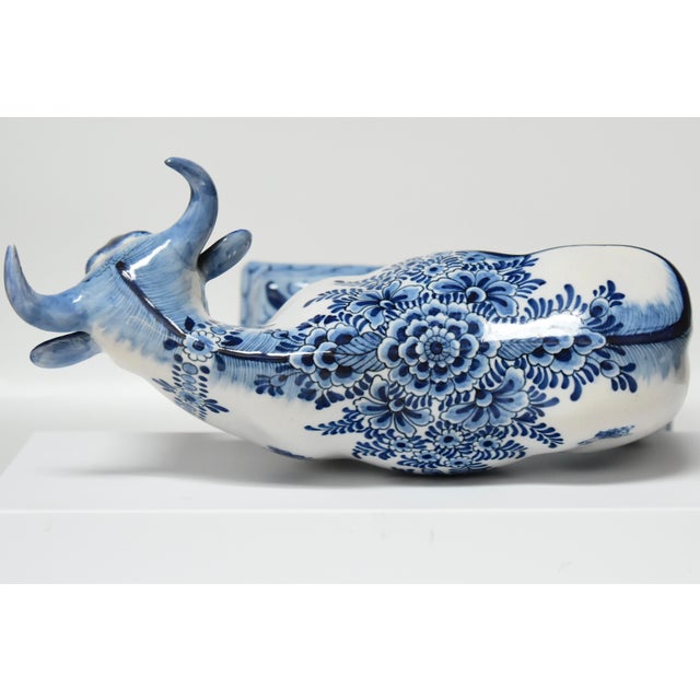 Figurative Antique Blue & White 'Chambre Des Peintres Hollandais' Hand Painted Large Faience Cow Figure For Sale - Image 3 of 5