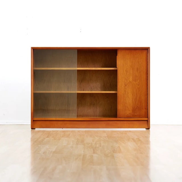 1960s Mid Century China Entryway Cabinet by Herbert E. Gibbs For Sale In Los Angeles - Image 6 of 10