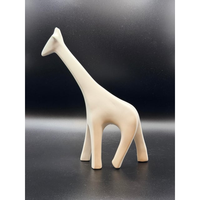 Minimalist Matte White Giraffe Sculpture – Modern Ceramic Decorative Object For Sale - Image 4 of 6