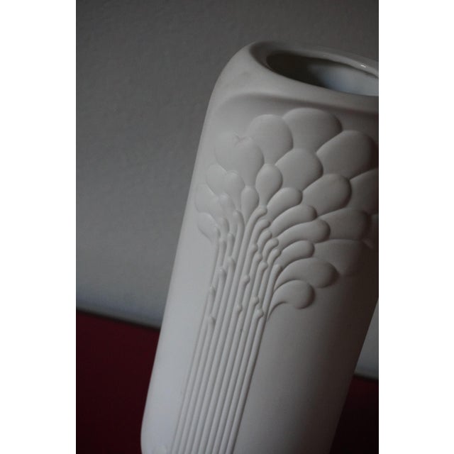 Vintage German Vases in Biscuit Porcelain from AK Kaiser, 1960s, Set of 2 For Sale - Image 3 of 6