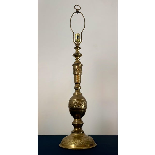 Chinoiserie Mid 20th Century Brass Asian Chinoiserie Style Table Lamp For Sale - Image 3 of 8