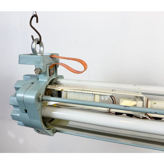 East German Industrial Fluorescent Tube Light from Leuchtenbau Wittenberg, 1980s For Sale - Image 4 of 18