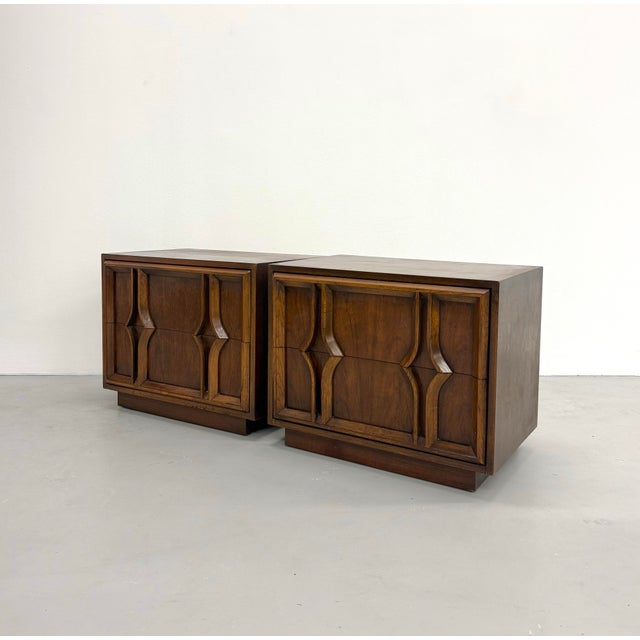 Brutalist Vintage MCM Walnut Brutalist Bedside Tables – Pair For Sale - Image 3 of 7