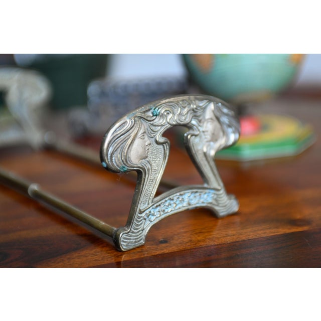 1910s Art Nouveau Brass Bookends Book Rack Adjustable Length Telescoping Judd Co. Twin Maidens Original Paint For Sale - Image 9 of 10