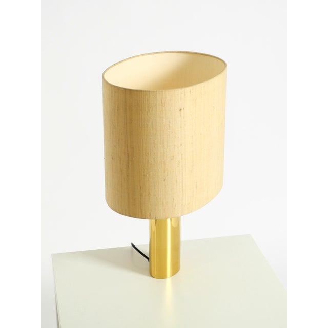 1970s Vintage Brass Table Lamp with Wild Silk Shade from Vereinigte Werkstätten Collection, 1970s For Sale - Image 5 of 18