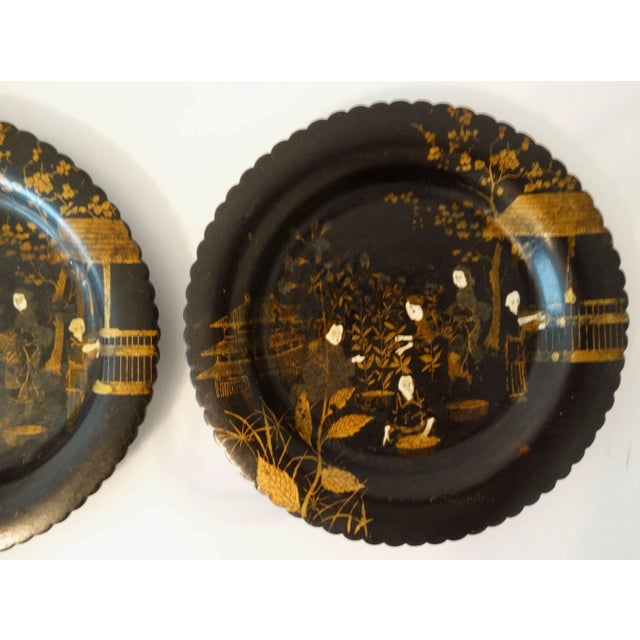 Chinoiserie 19th-Century Gilt Lacquer Chinoiserie Gaming Plates / Coasters, a Pair For Sale - Image 3 of 8