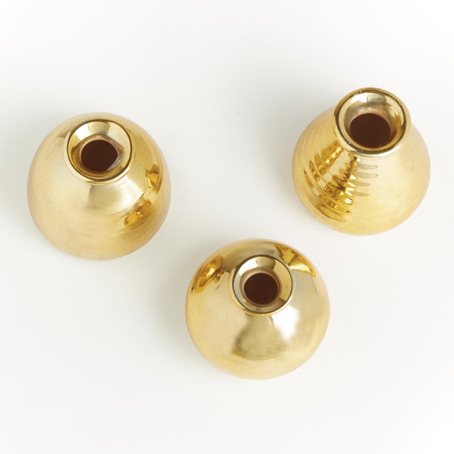 Handdipped in a highly reflectiveGolden glaze, this set of 3 bud vases are an elegant little trio. Tuck into a book shelf...