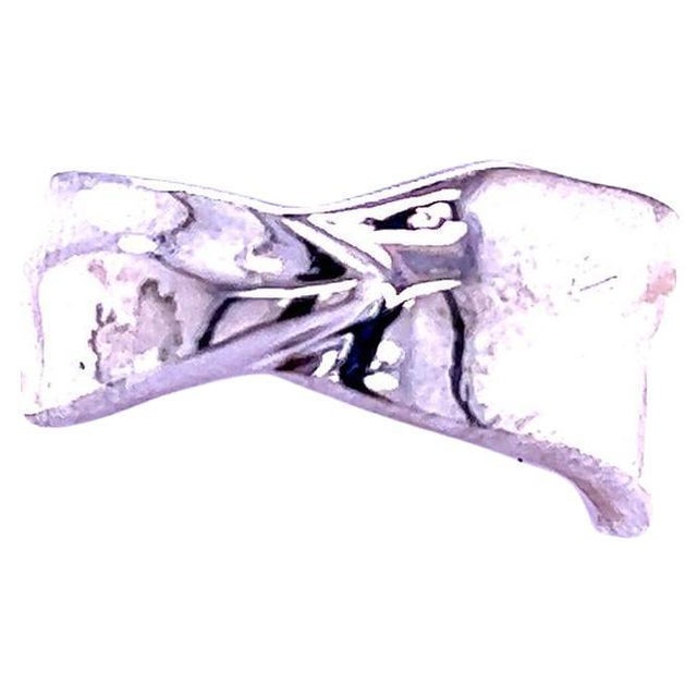 Traditional 1990s Tiffany & Co Leaf Ring Size 4 Sterling Silver 5 Grams Estate For Sale - Image 3 of 13