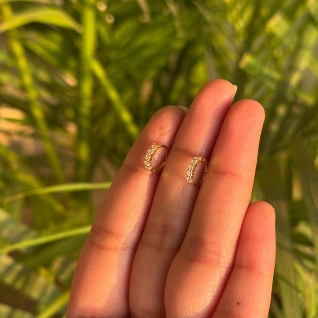 Contemporary Natural Diamond Huggie Hoop Earrings in 18k Yellow Gold- A Pair For Sale In New York - Image 6 of 14