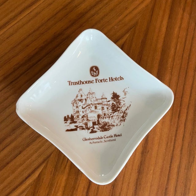English Mid-Century French Porcelain Pin Dishes for European Hotels, Pillivuyt, France -Set of 2 For Sale - Image 3 of 8
