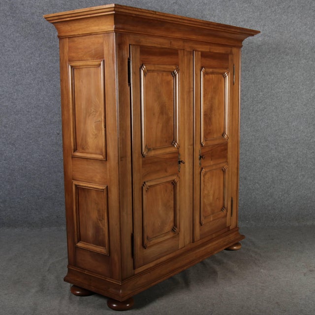 Antique Biedermeier Cabinet in Walnut, 1800 For Sale - Image 14 of 18