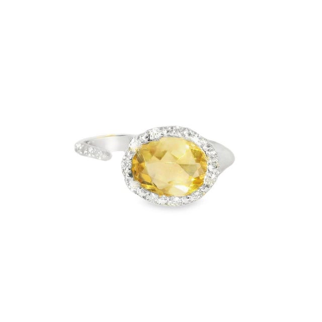 18K White Gold Designer Citrine & Diamond Ring Elegant 18K white gold designer ring featuring a 7 × 9 mm oval citrine...