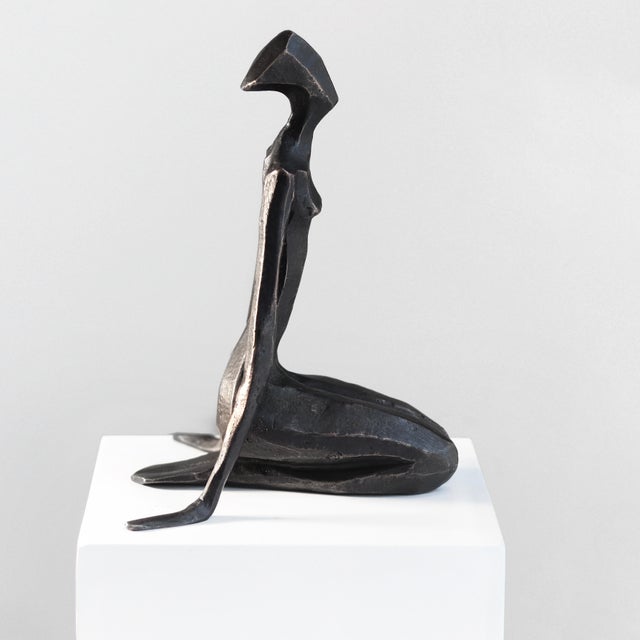 Lisette II (9/25) - Figurative Abstract Bronze Sculpture for Shelf or Table Original Artwork by Nando Kallweit For Sale - Image 9 of 12