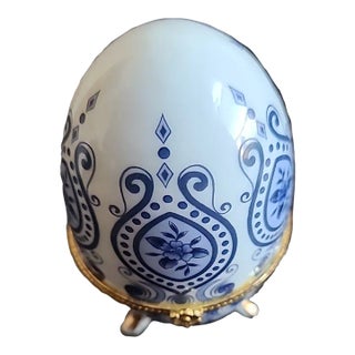 1920s Hammersley Victorian England Ceramic Egg Trinket Holder For Sale