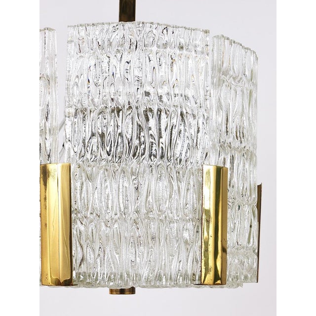 Austrian Tambour Drum Chandelier in Brass and Textured Ice Glass by J. T. Kalmar for Kalmar, 1960s For Sale - Image 15 of 18