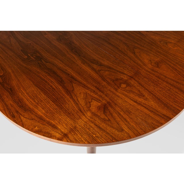 Rare Mid-Century Modern Extension Dining Table in Walnut W/ 2 Leaves Attributed to Singer and Sons, Usa, C. 1960's For Sale - Image 9 of 18