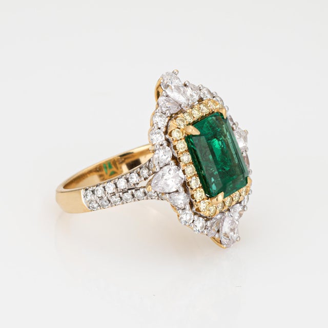 Modern Emerald Diamond Cocktail Ring Vintage 18k Yellow Gold Size 7 Gemstone Jewelry For Sale - Image 3 of 7