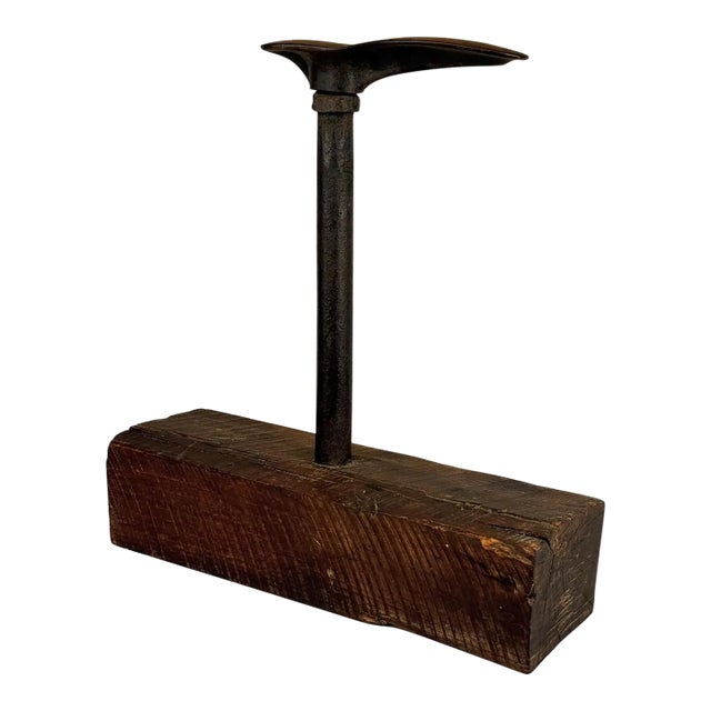 Antique English Cobblers Cast Iron Anvil Stand - 17" For Sale