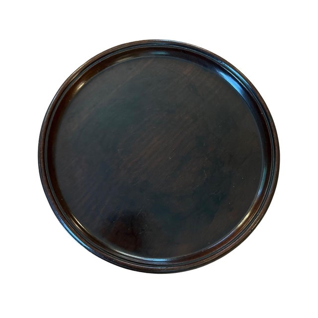 The round coaster with reeder lip border on 4 brass casters