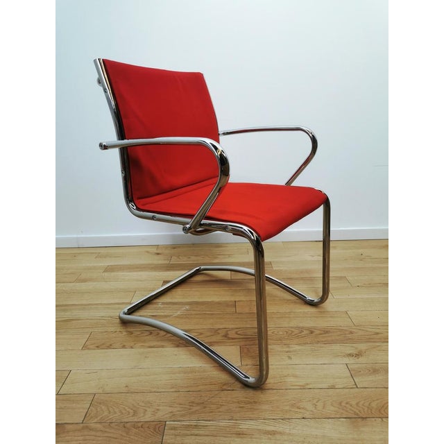 Suite of 5 visitor chairs, sledge, Ice Sitland. Structure in chromed metal, with armrests and seat and backrest covered in...