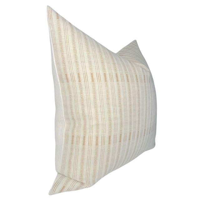 ⭐️ Ships Within 2 Days On the Front: Ilu Printed Fabric On the Back: Ivory Linen Fabric 100% Linen Fabric All pillow...